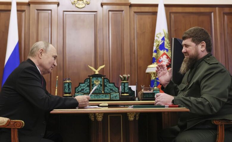 Σάλος-με-τη-δήλωση-του-Καντίροφ-ότι-ο-15χρονος-γιος-του-έδειρε-κρατούμενο-–-Συναντήθηκε-με-τον-Πούτιν
