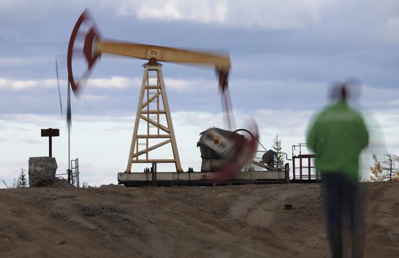 Κρεμλίνο:-Οι-περικοπές-στην-προσφορά-πετρελαίου-από-τη-Ρωσία-και-Σαουδική-Αραβία-συνέβαλαν-στην-εξισορρόπηση-των-αγορών