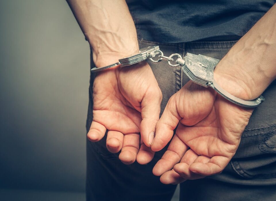 Συνελήφθη-36χρονος-για-απόπειρα-διάρρηξης-σε-κατάστημα-κινητής-τηλεφωνίας-στη-Γλυφάδα