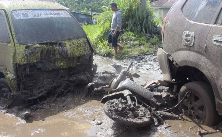 Τουλάχιστον-28-νεκροί-από-πλημμύρες-και-κατολισθήσεις-στη-Σουμάτρα